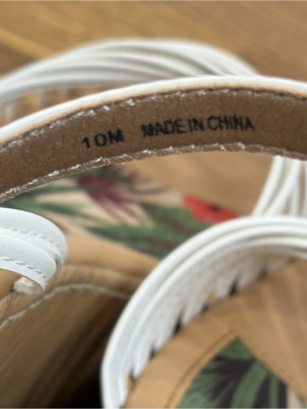 NWOB b.ø.c. Catalina White Wedge Sandals (10)